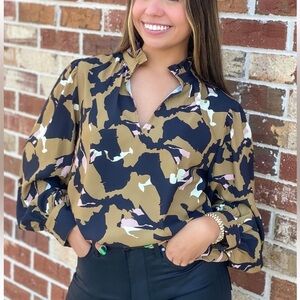 CROSBY By Mollie Burch Lyla Blouse Black brown abstract ruffle v-neck Sz S